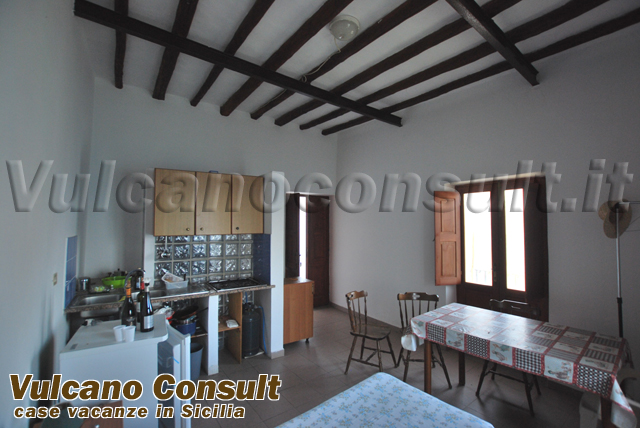 Vendesi casa sul porticciolo Alicudi