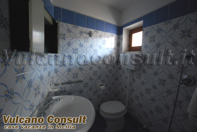 Vendesi casa sul porticciolo Alicudi