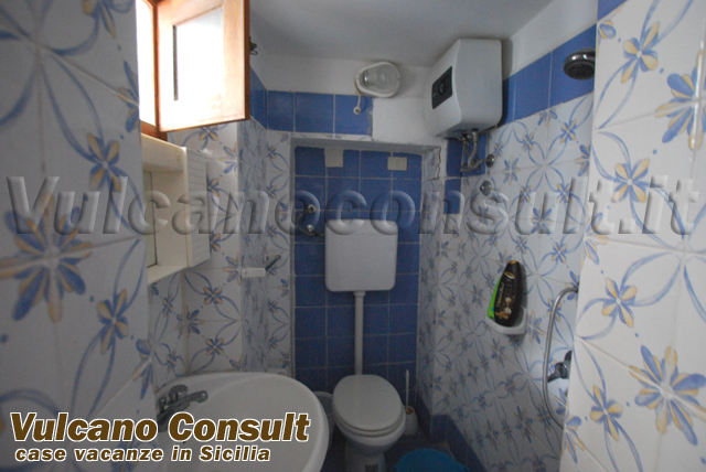 Vendesi casa sul porticciolo Alicudi