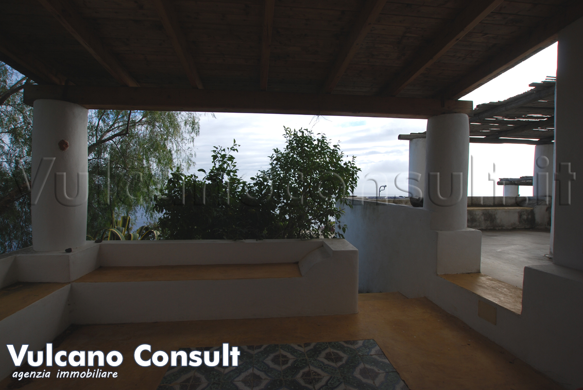 Casa eoliana nel blu Alicudi 