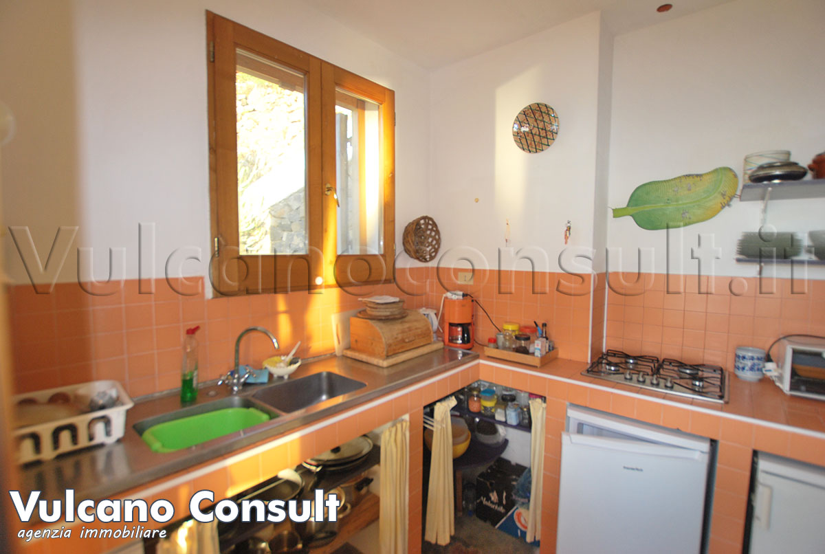 Casa tipica vista mare Alicudi