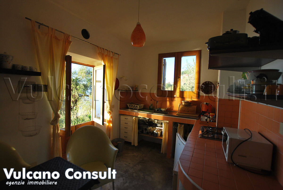 Casa tipica vista mare Alicudi