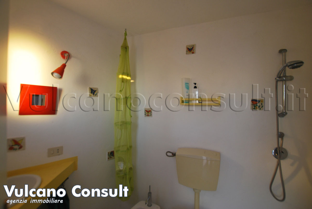 Casa tipica vista mare Alicudi