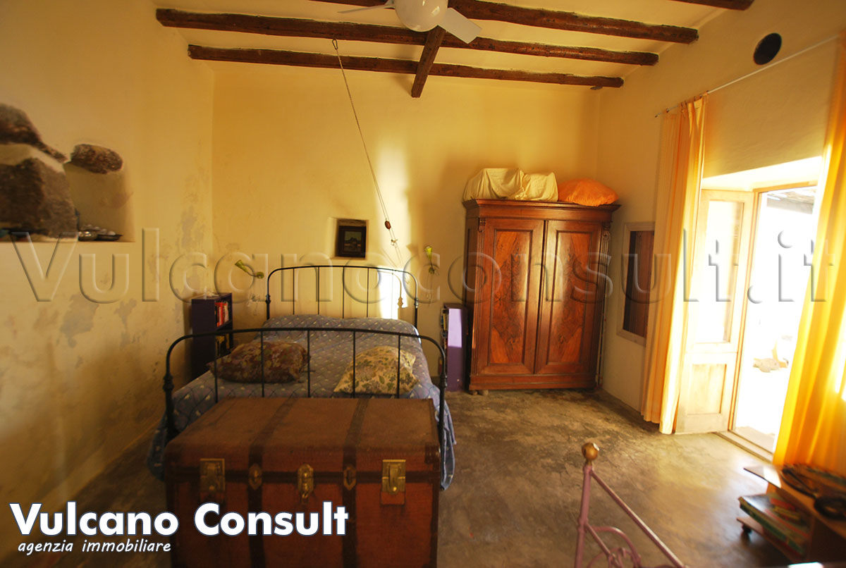 Casa tipica vista mare Alicudi