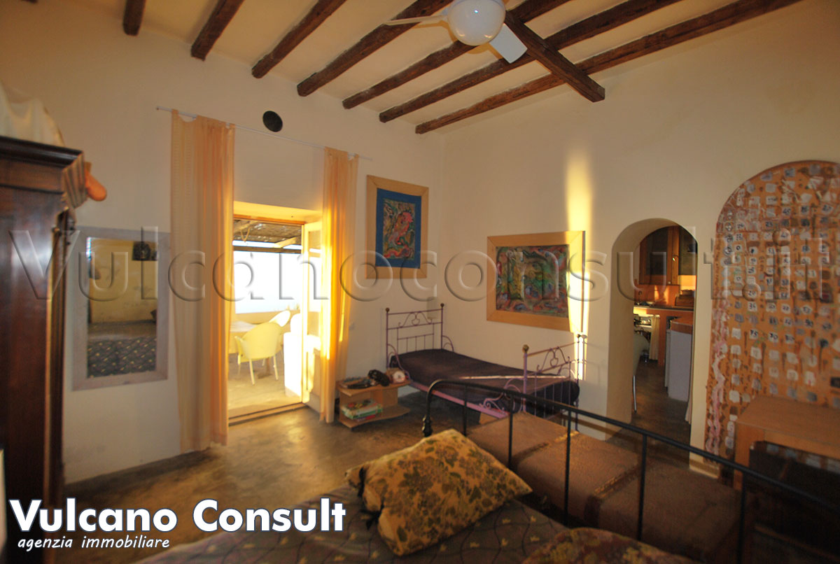 Casa tipica vista mare Alicudi