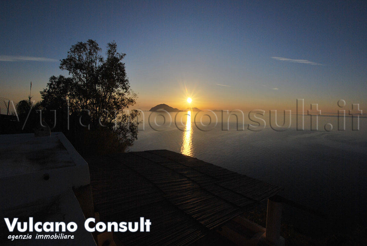 Casa tipica vista mare Alicudi