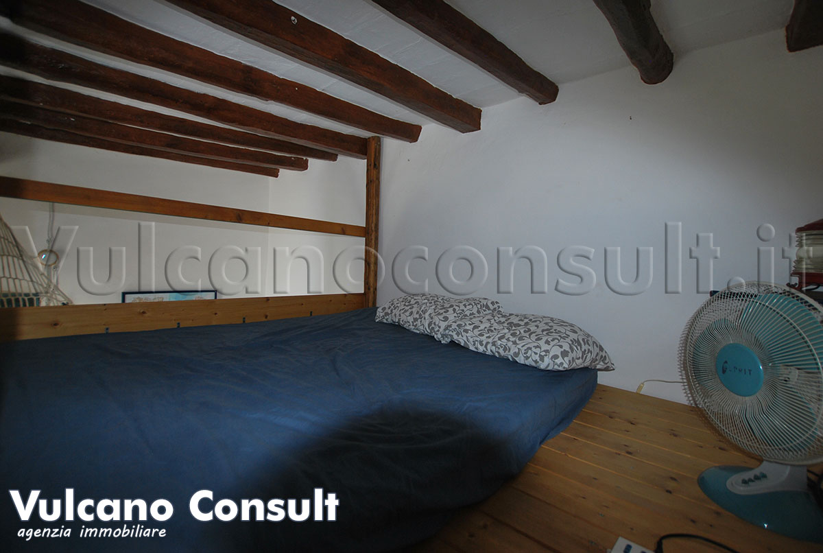 Soppalco con letto matrimoniale