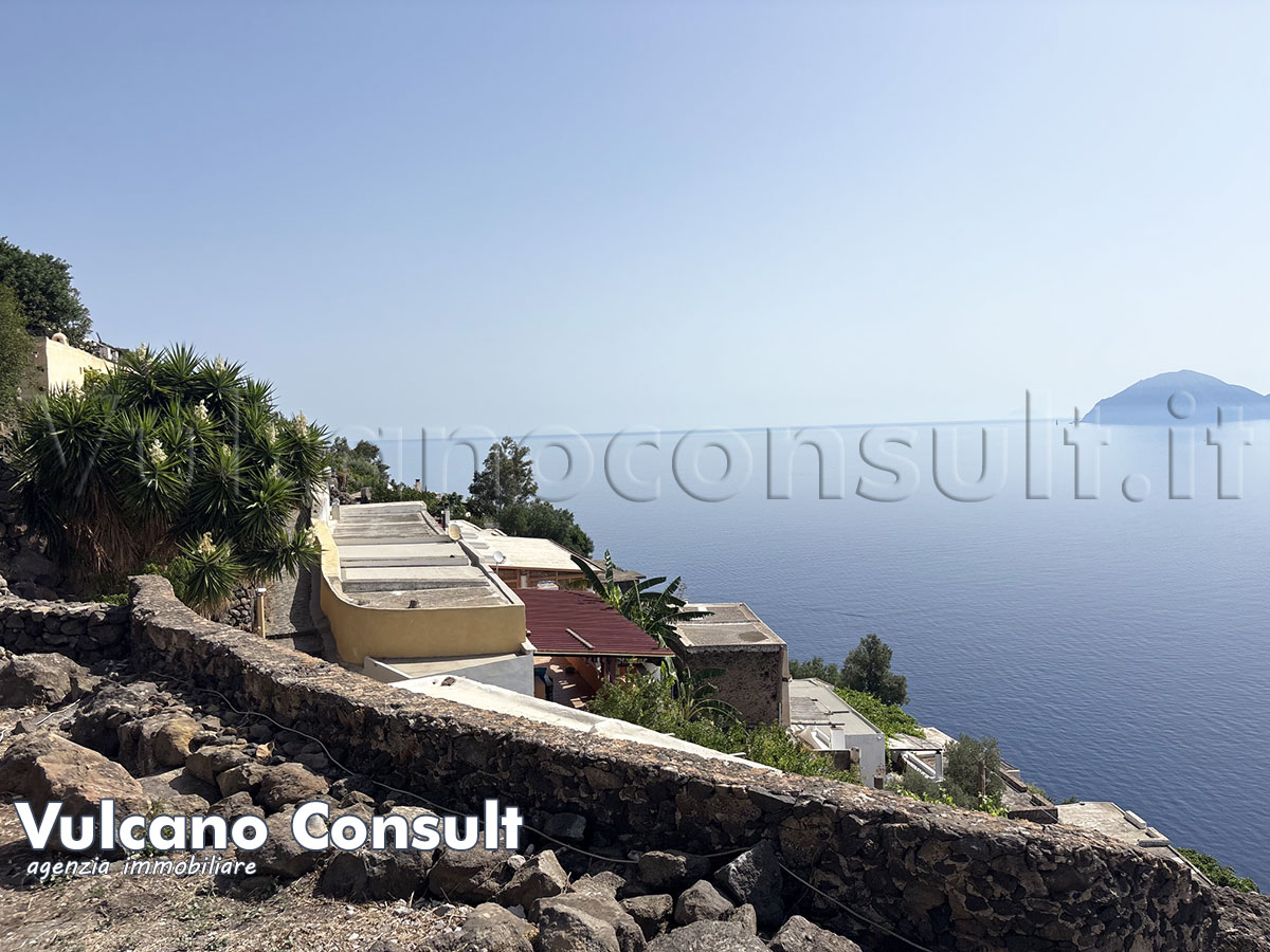 Rudere con vista mare Alicudi
