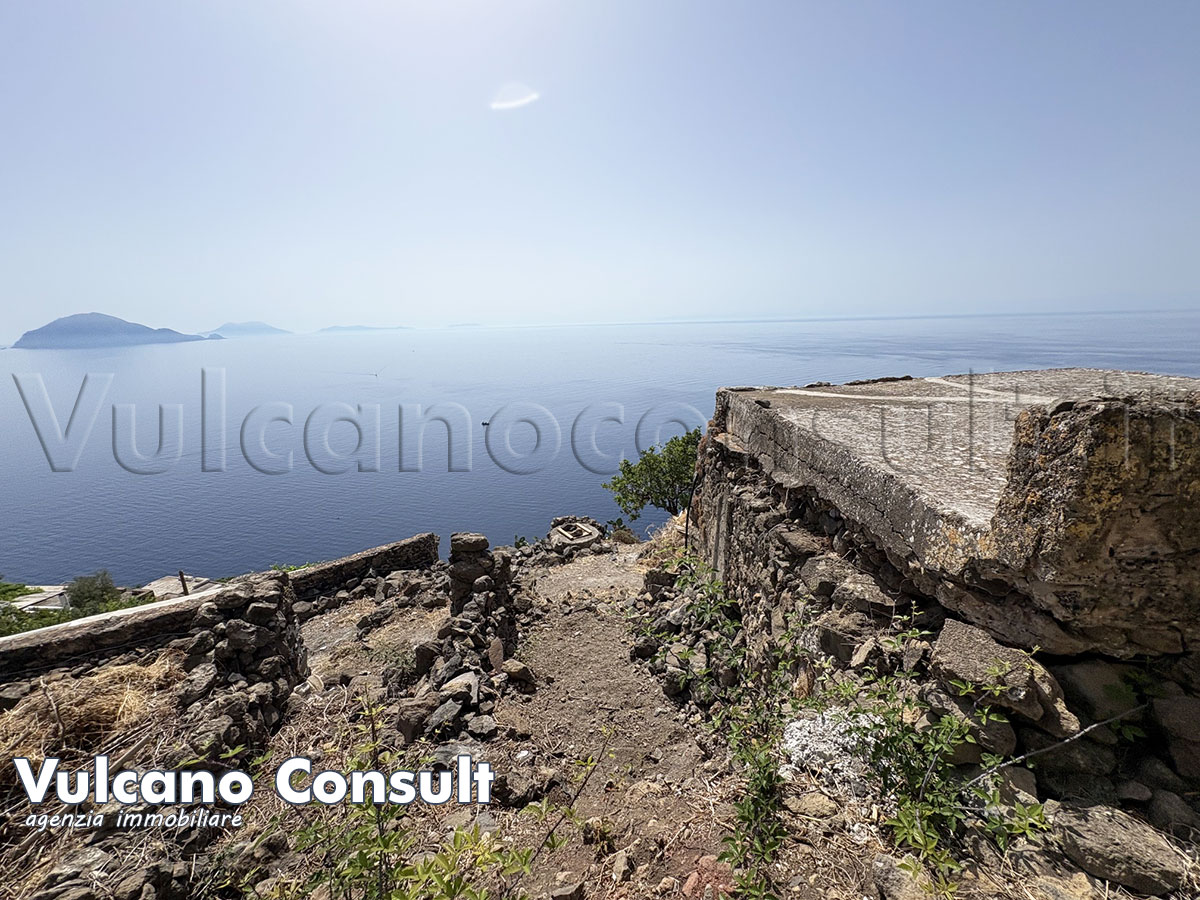 Rudere con vista mare Alicudi