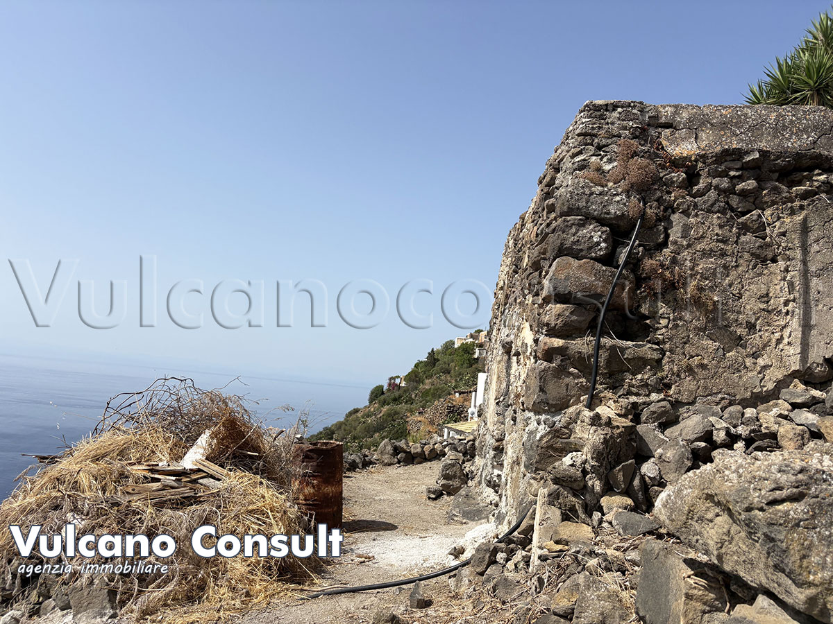 Rudere con vista mare Alicudi