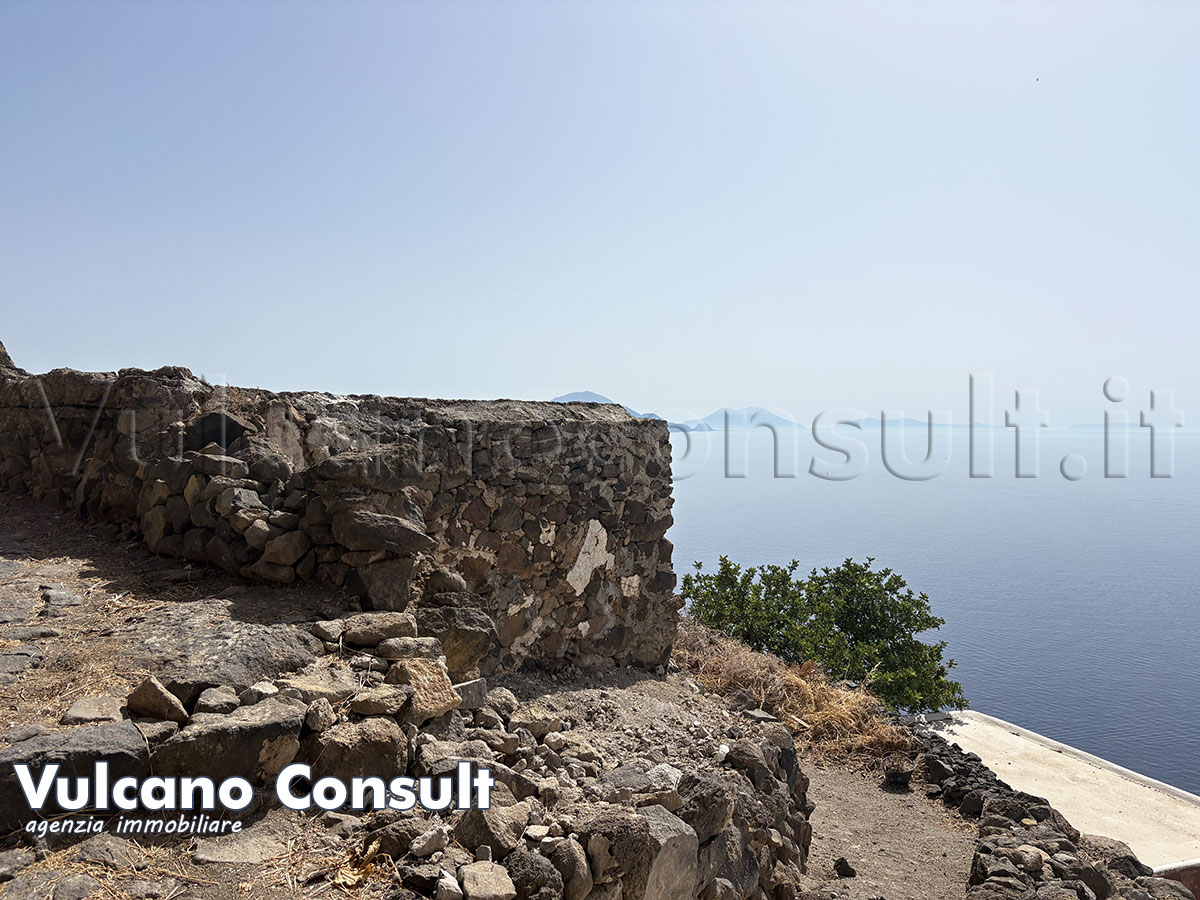 Rudere con vista mare Alicudi