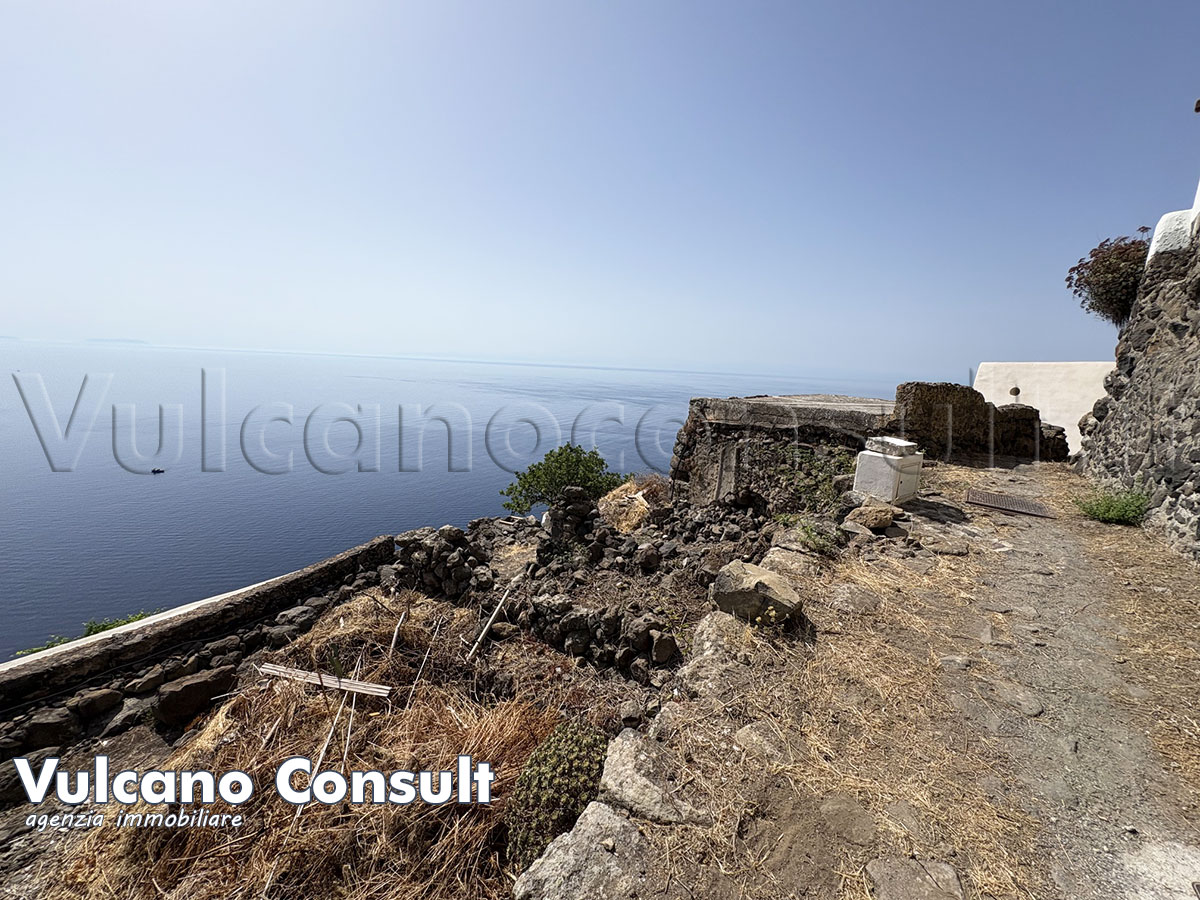 Rudere con vista mare Alicudi