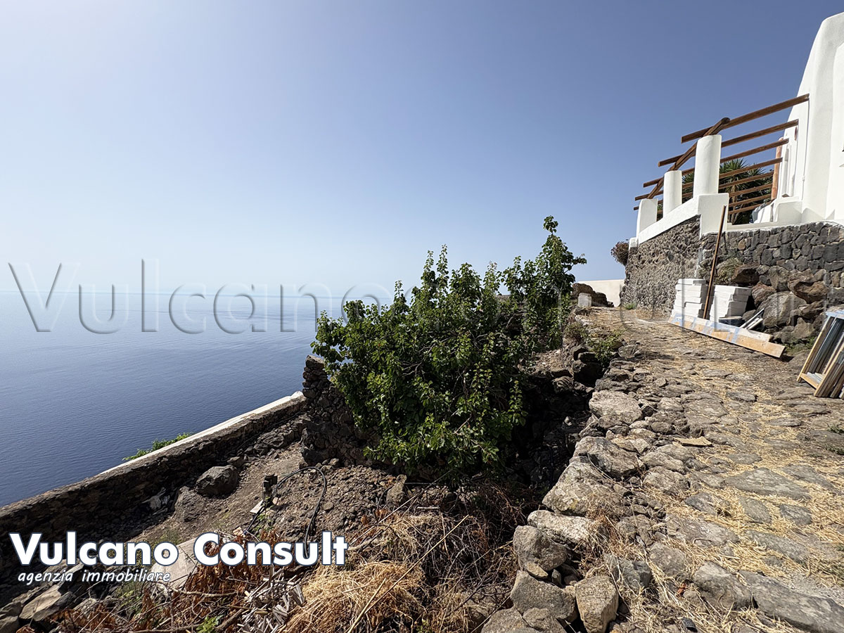 Rudere con vista mare Alicudi