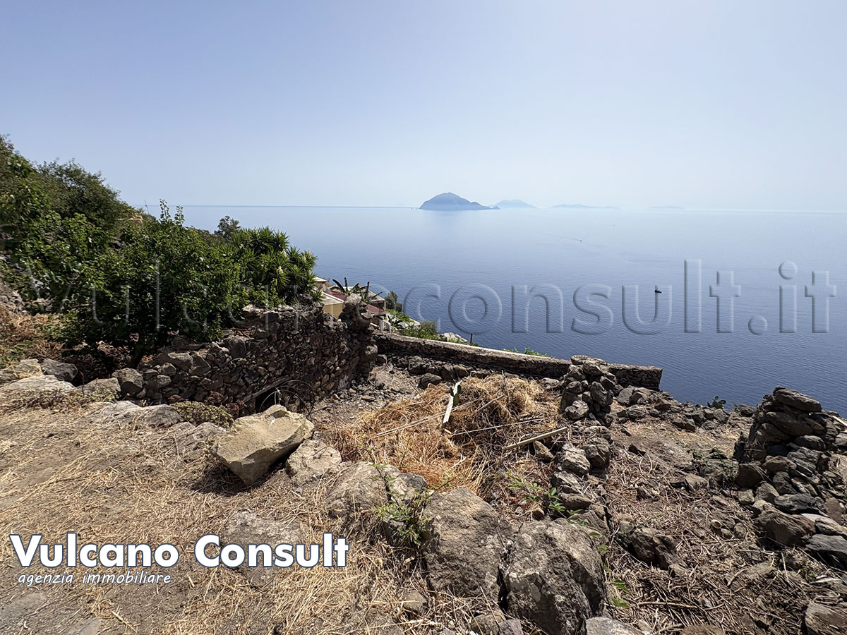 Rudere con vista mare Alicudi