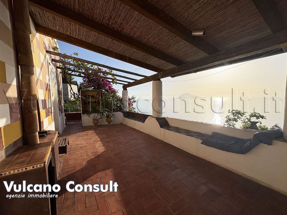 Casa vista mare Alicudi