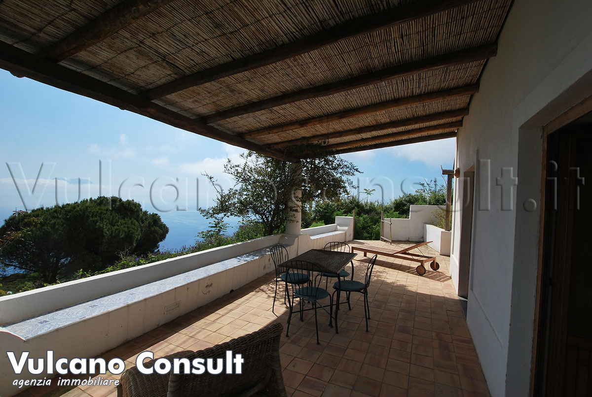 Casetta vista mare Filicudi