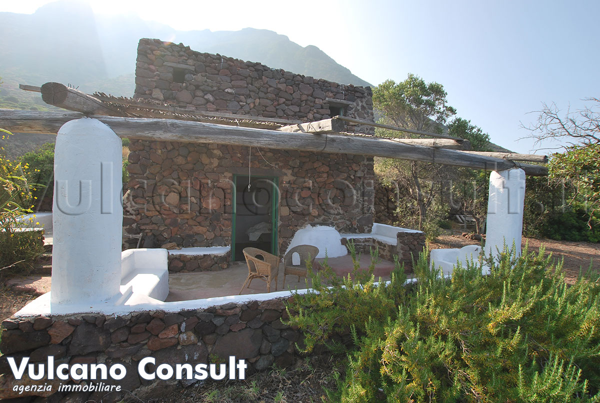 Casetta tipica eoliana Siccagni Filicudi