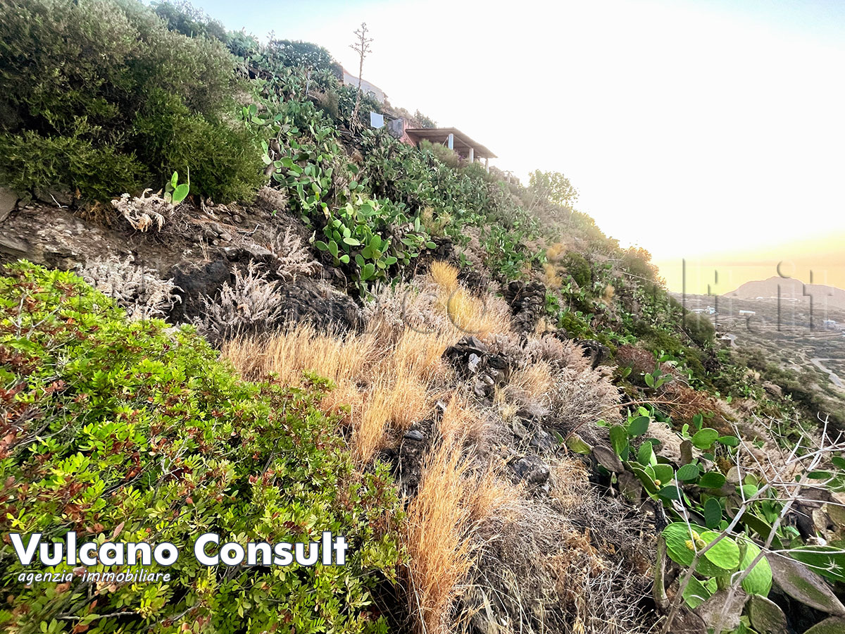 Rudere con progetto Filicudi
