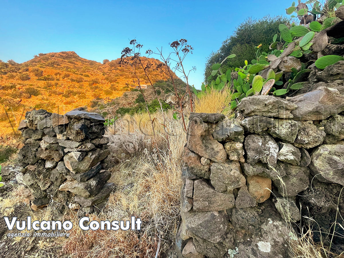 Rudere con progetto Filicudi