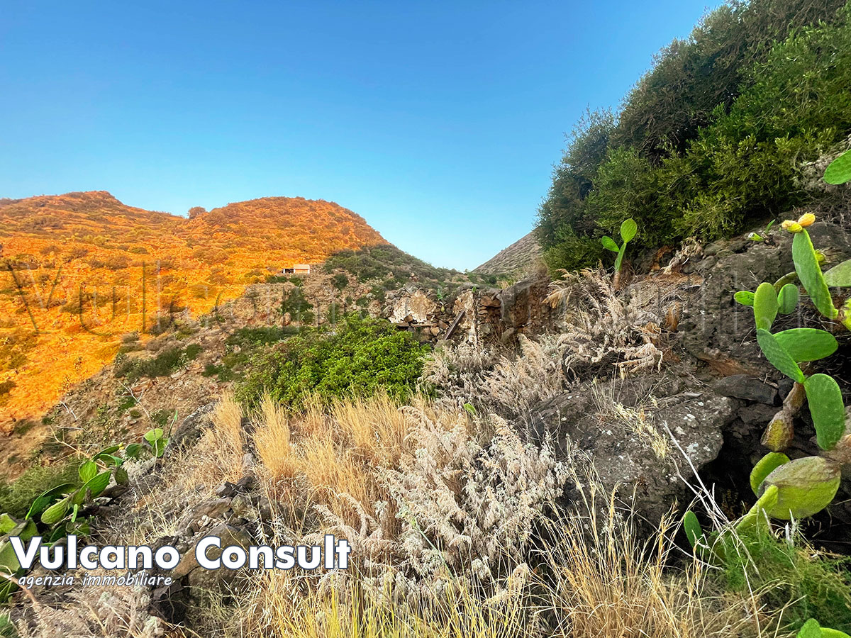 Rudere con progetto Filicudi