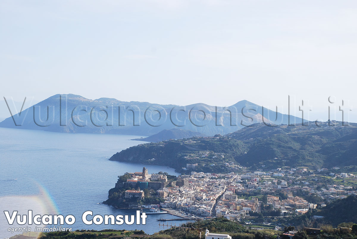 Isola di Lipari vendesi villa localita' Pirrera 100 mq.