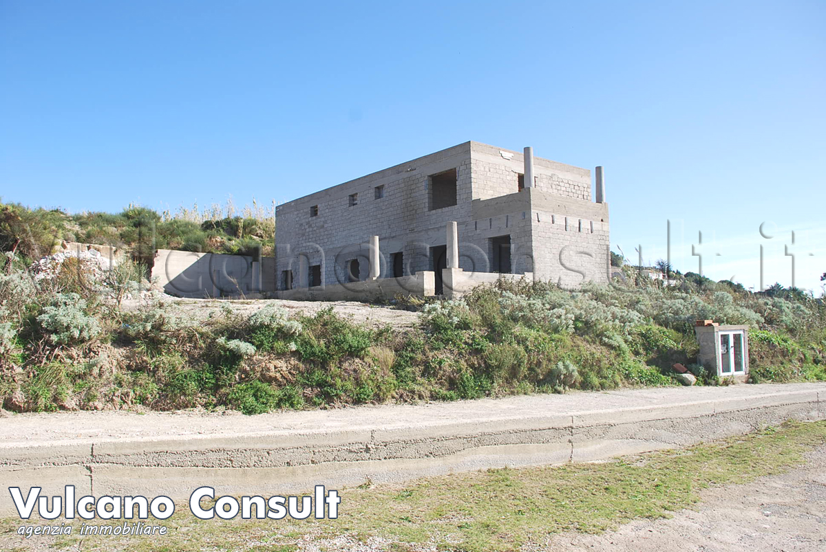 for sale property to be renovated on Quattropani Lipari
