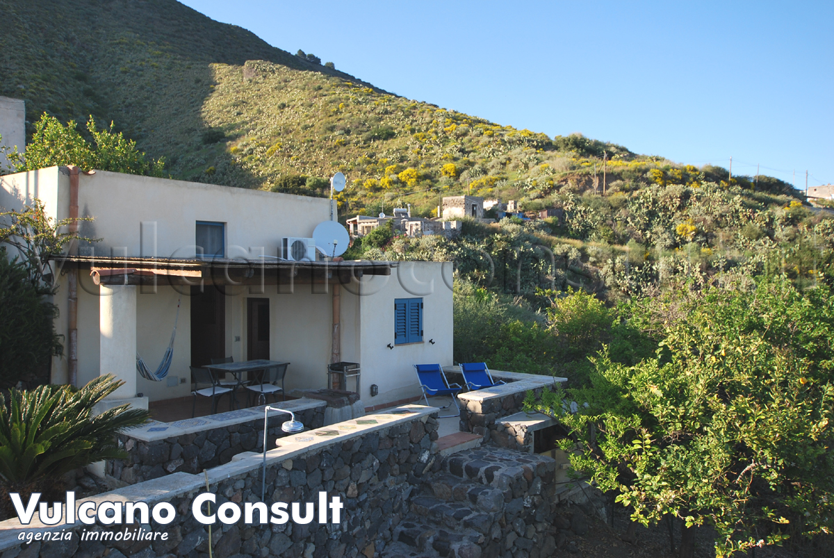 Small typical villa in Lipari, S. Margherita area