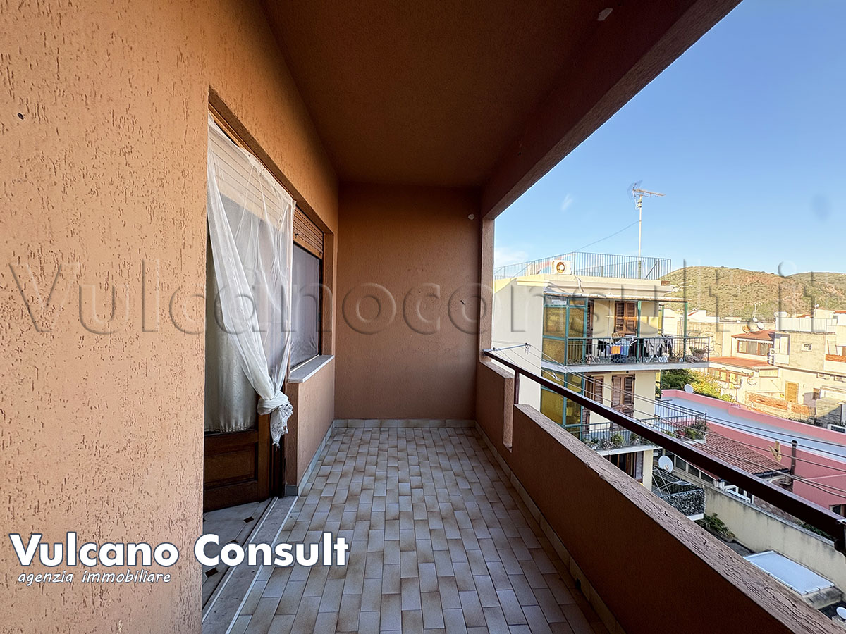 Vendesi a Lipari centro appartamento con posto auto