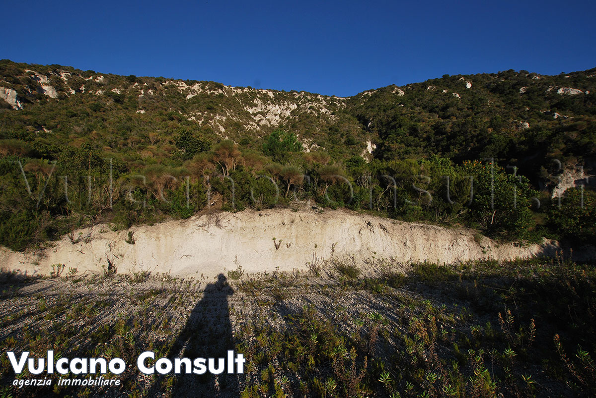 Vendesi terreno Pilato Castagna Lami