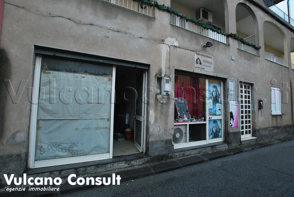 Vendesi magazzino Cesare Battisti Canneto Lipari