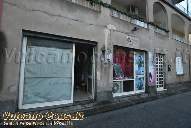 Vendesi magazzino Cesare Battisti Canneto Lipari