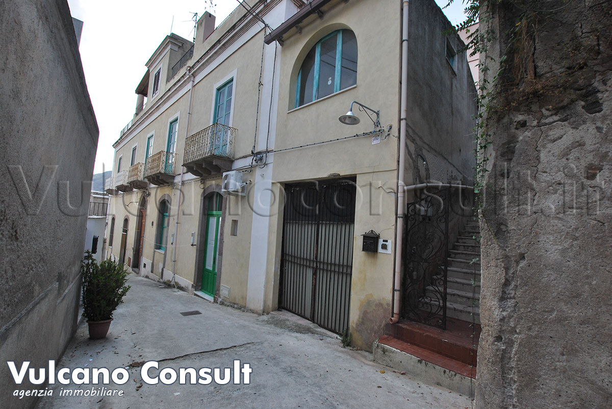 Vendesi casa Nazario Sauro Canneto Lipari