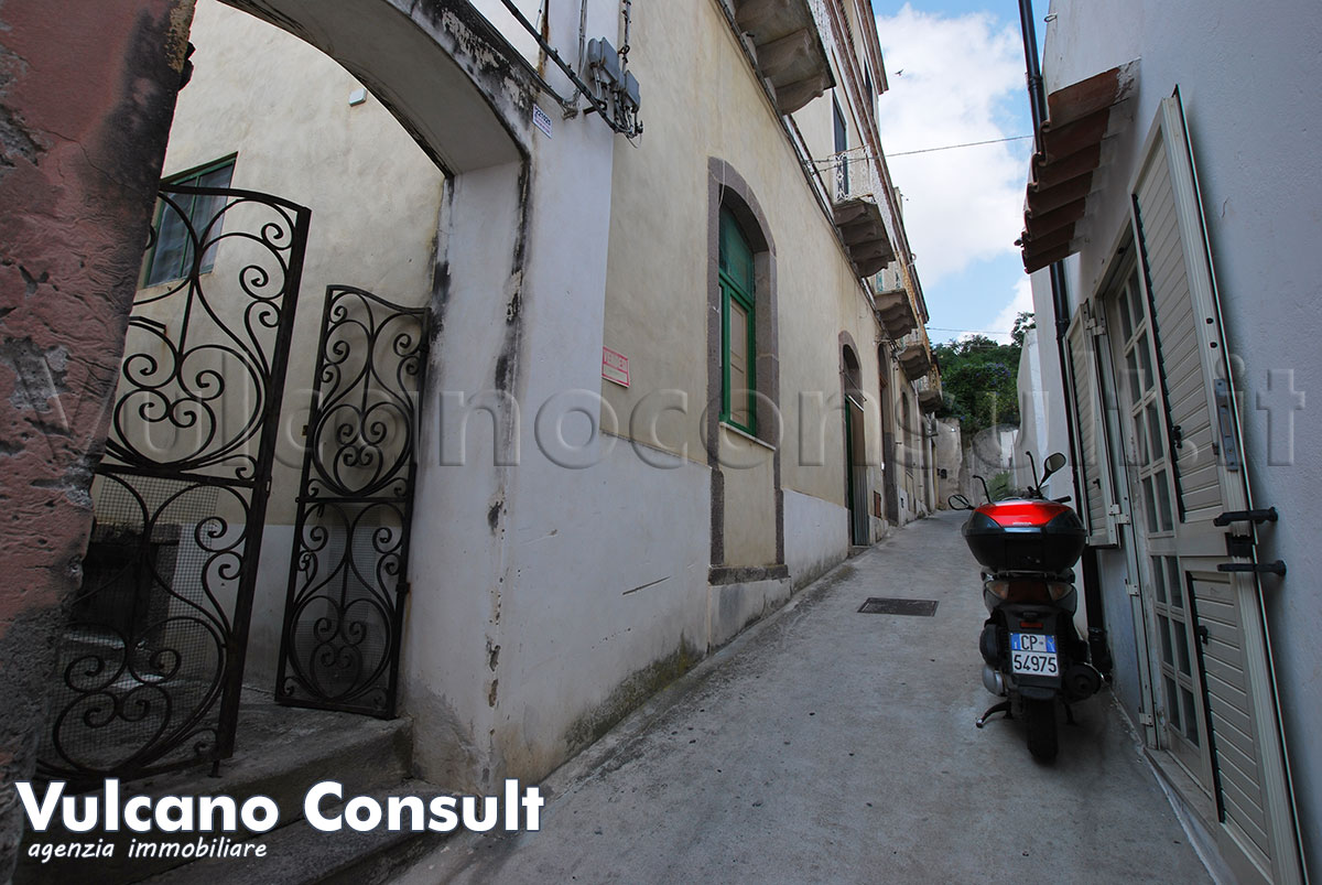 Vendesi casa Nazario Sauro Canneto Lipari