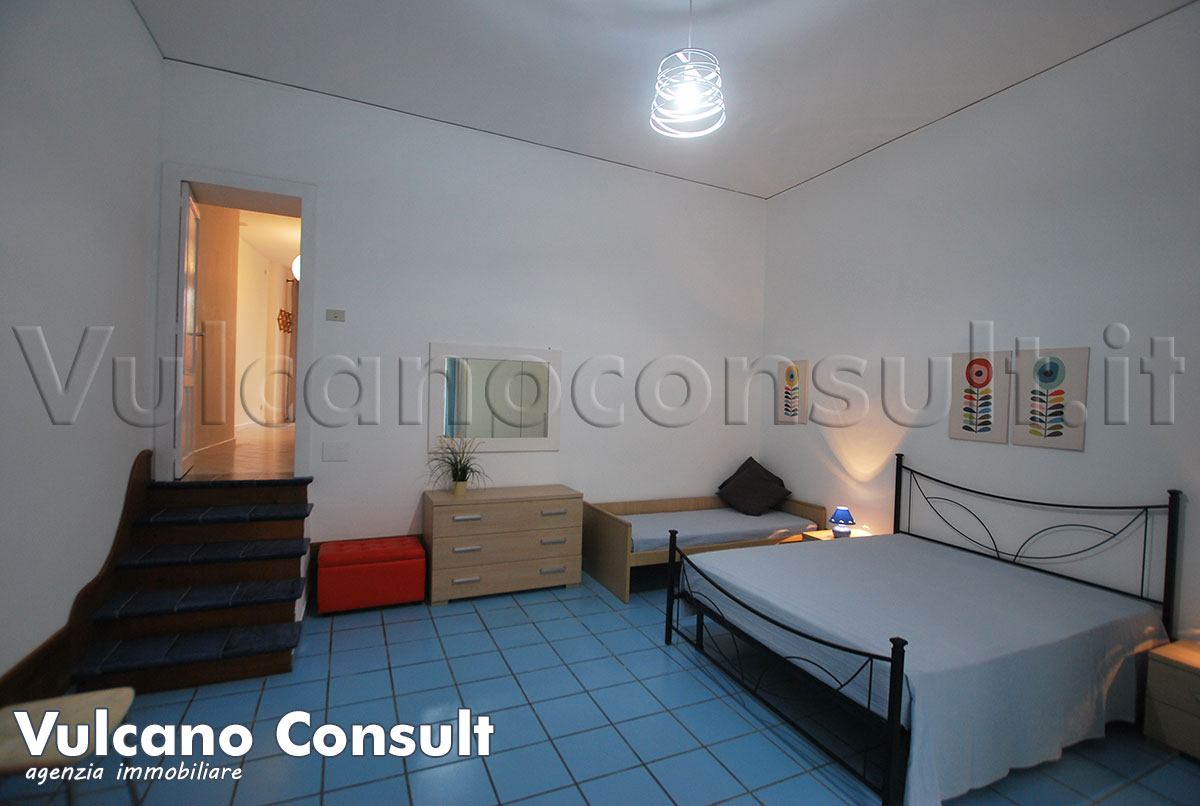 Vendesi fabbricato via roma Lipari