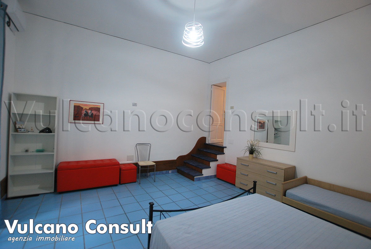 Vendesi fabbricato via roma Lipari