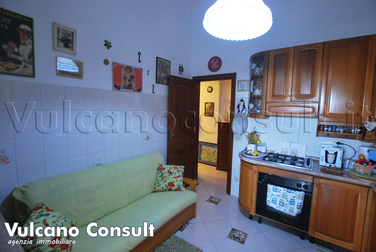 Vendesi casa stradale Pianoconte Lipari