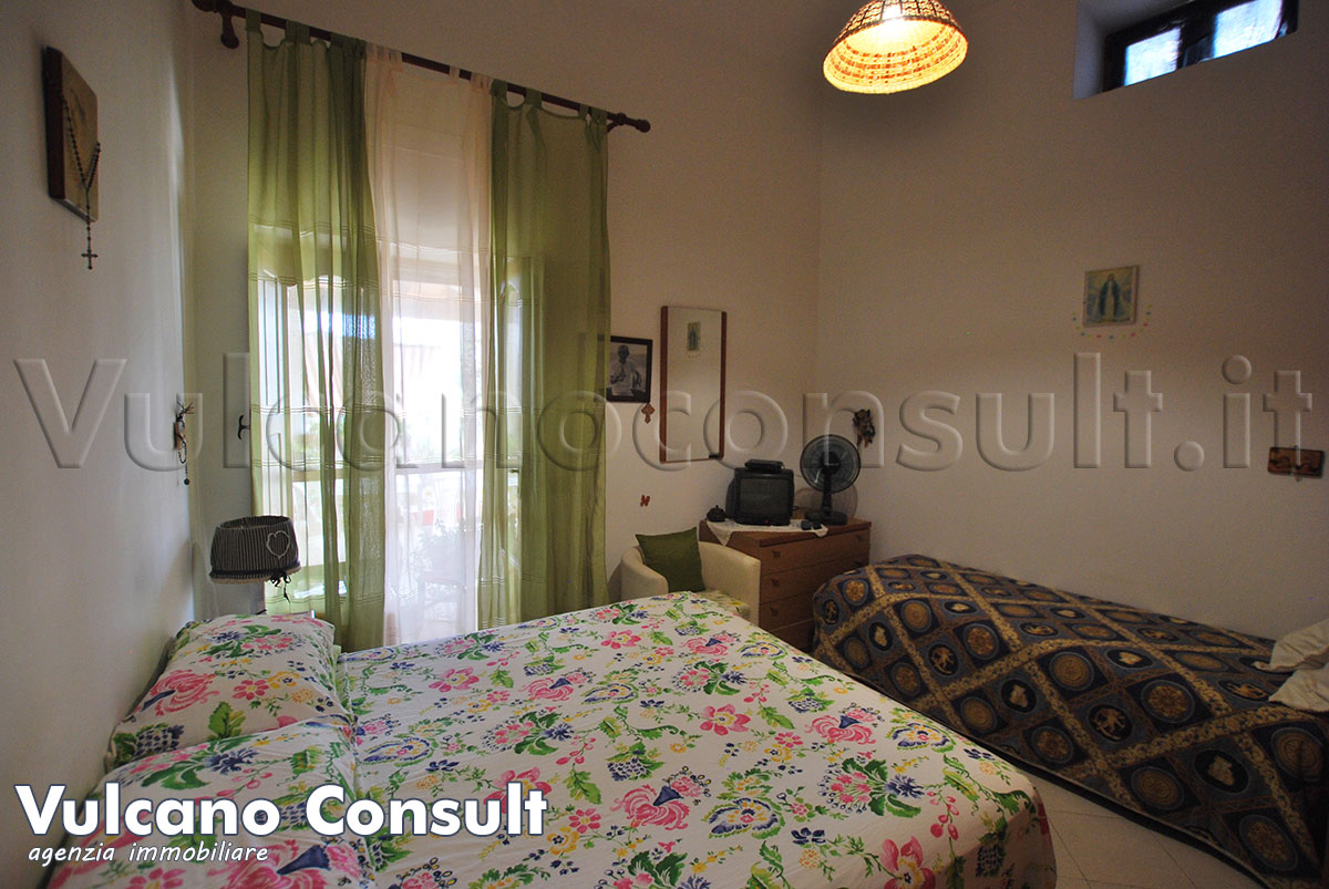 Vendesi casa stradale Pianoconte Lipari