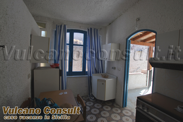 Vendesi casa via Mazzini Canneto Lipari