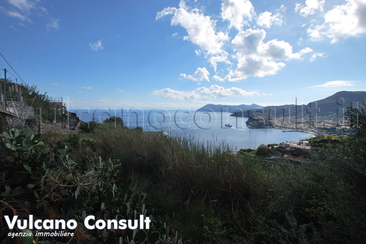 Vendesi terreno Serra Lipari