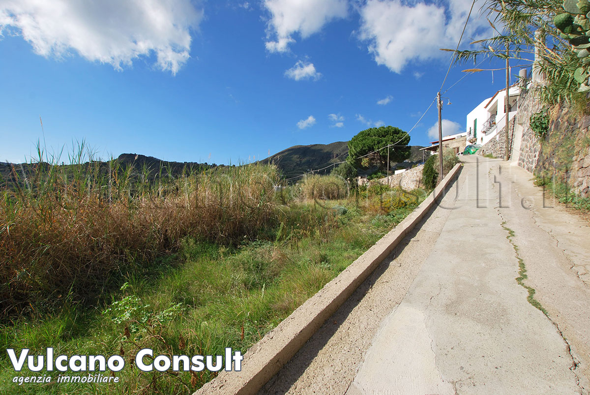 Vendesi terreno Serra Lipari