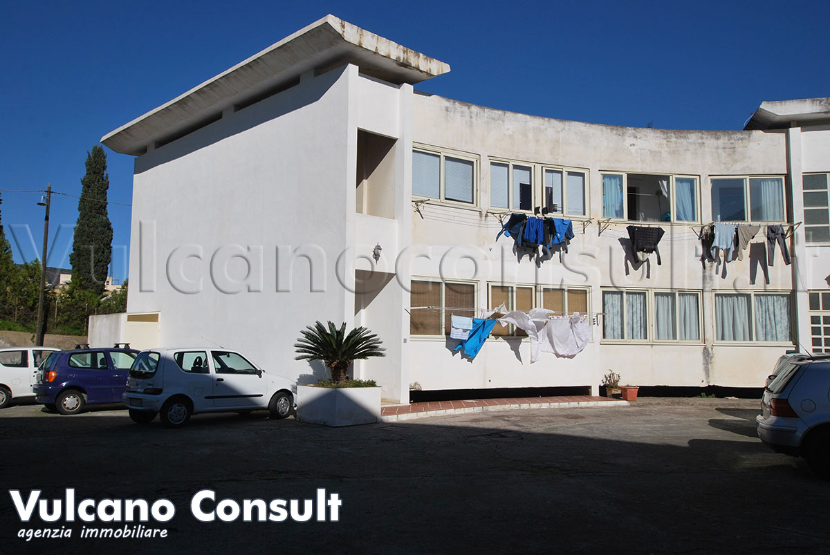Vendesi casa primo piano centro Lipari
