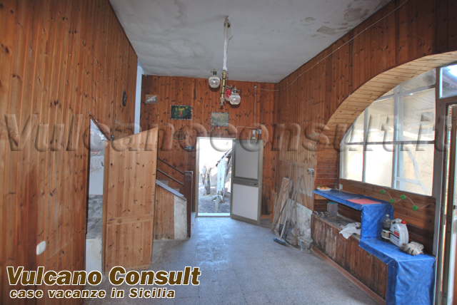 Vendesi fabbricato vista mare Acquacalda Lipari