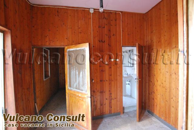 Vendesi fabbricato vista mare Acquacalda Lipari