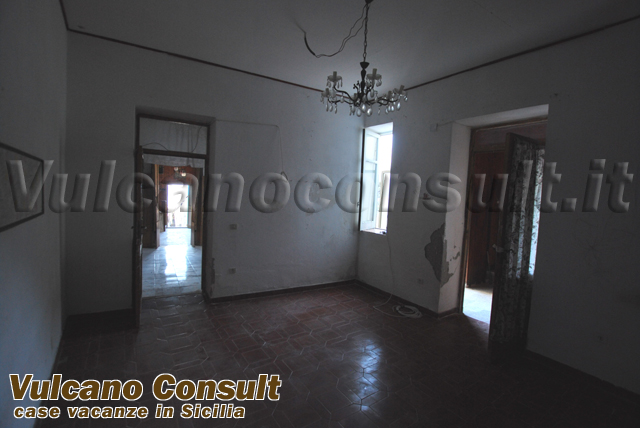 Vendesi fabbricato vista mare Acquacalda Lipari
