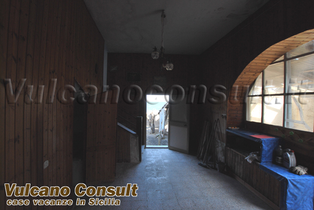 Vendesi fabbricato vista mare Acquacalda Lipari