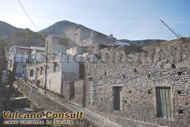 La casa vista dalla strada