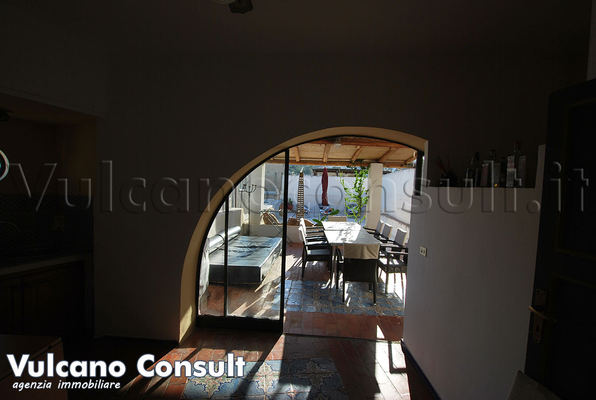 Appartamento secondo piano centro Lipari