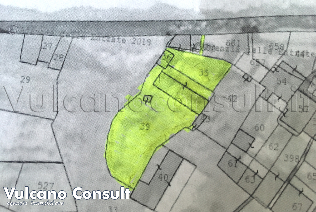 Rudere sul mare con progetto