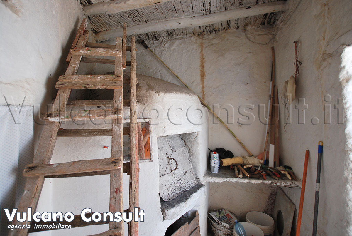 Casa tipica e rudere con terreno