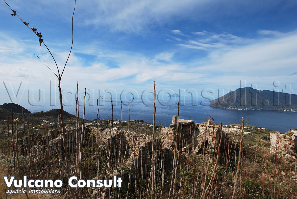 Rudere con terreno Serrofico Quattropani Lipari